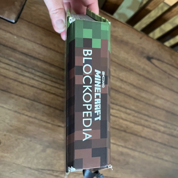 Minecraft Xbox One Game/ Minecraft for Dummies/ Minecraft Blockopedia Book - Picture 9 of 9